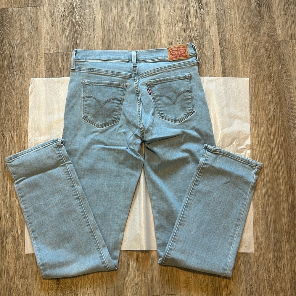 LEVI jeans! Size 28. BRAND NEW.